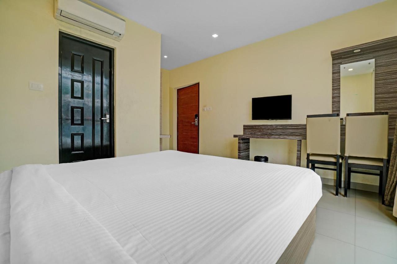 Capital O 87015 Hotel Al Salama Kochi Esterno foto