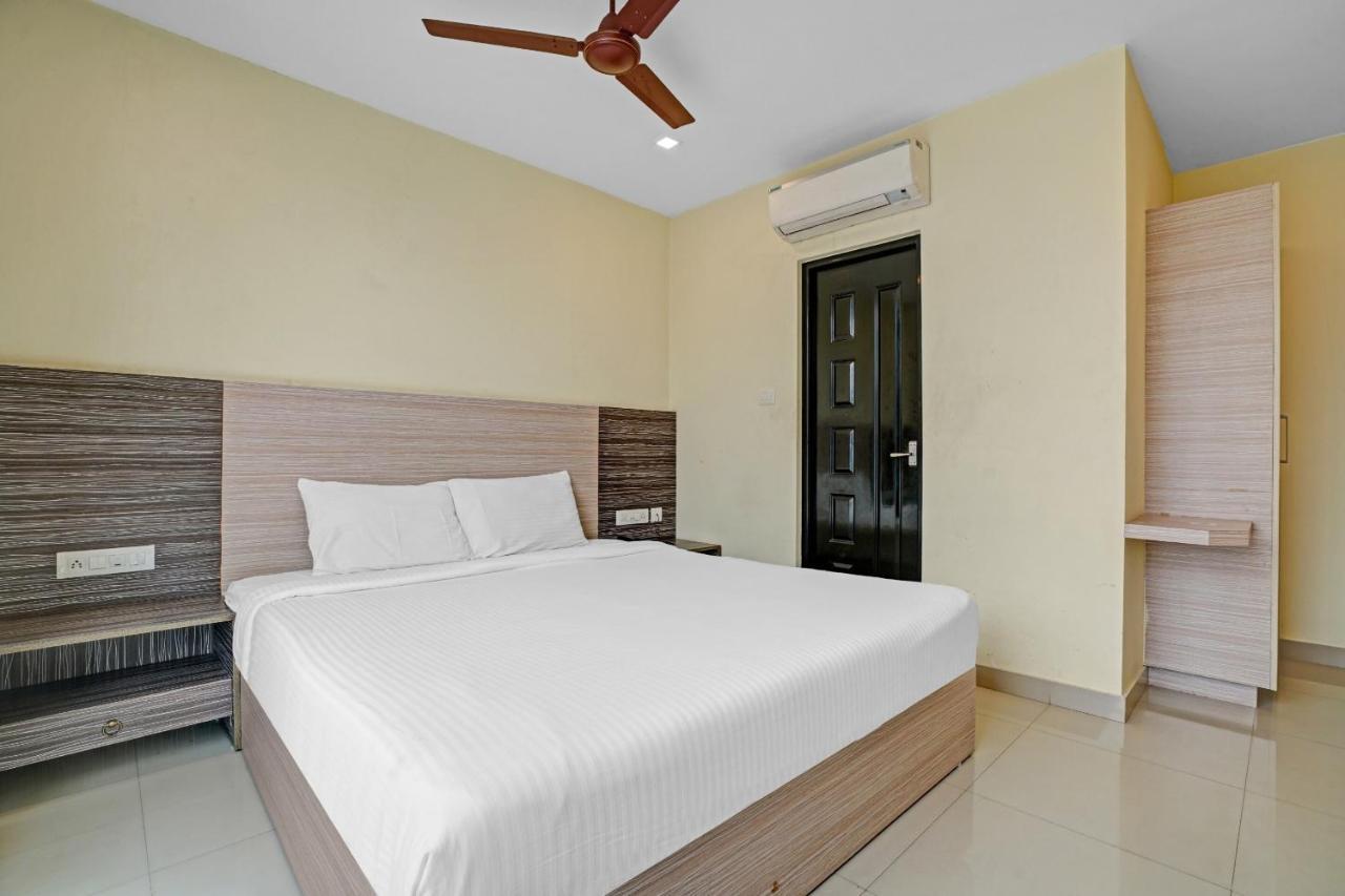 Capital O 87015 Hotel Al Salama Kochi Esterno foto