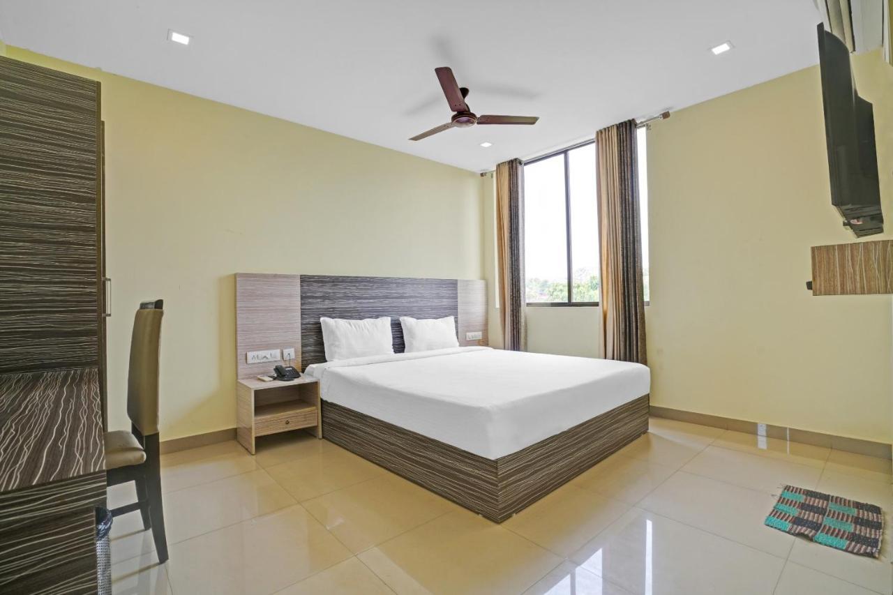 Capital O 87015 Hotel Al Salama Kochi Esterno foto