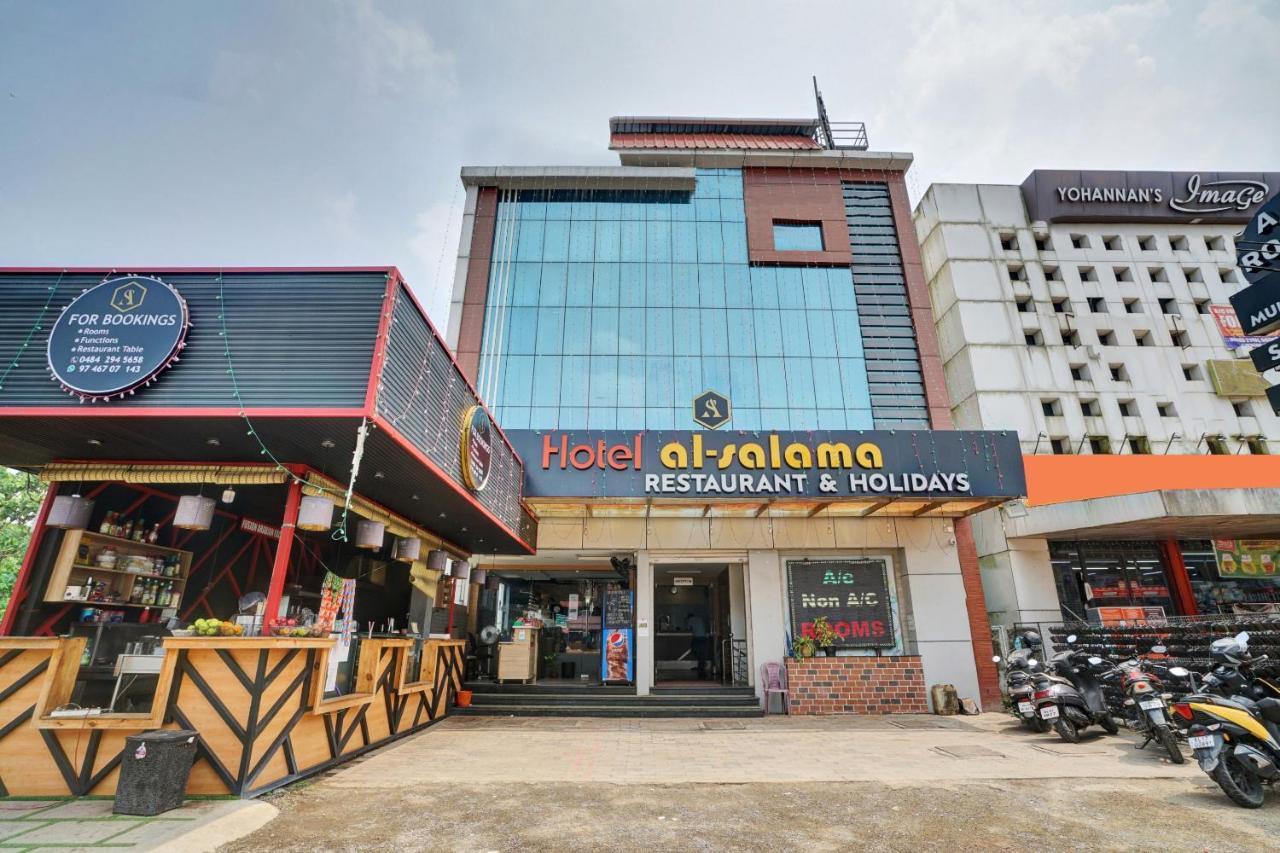 Capital O 87015 Hotel Al Salama Kochi Esterno foto